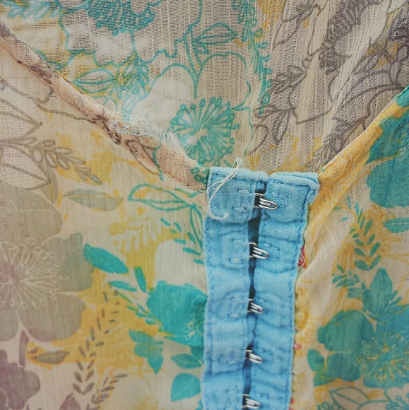 Flowy, ruffley floral chiffon tunic - Picture 4 of 4